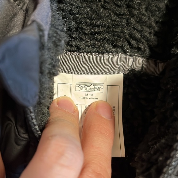 Patagonia child’s reversible black winter coat Sherpa fleece lined medium (10) - Picture 4 of 8